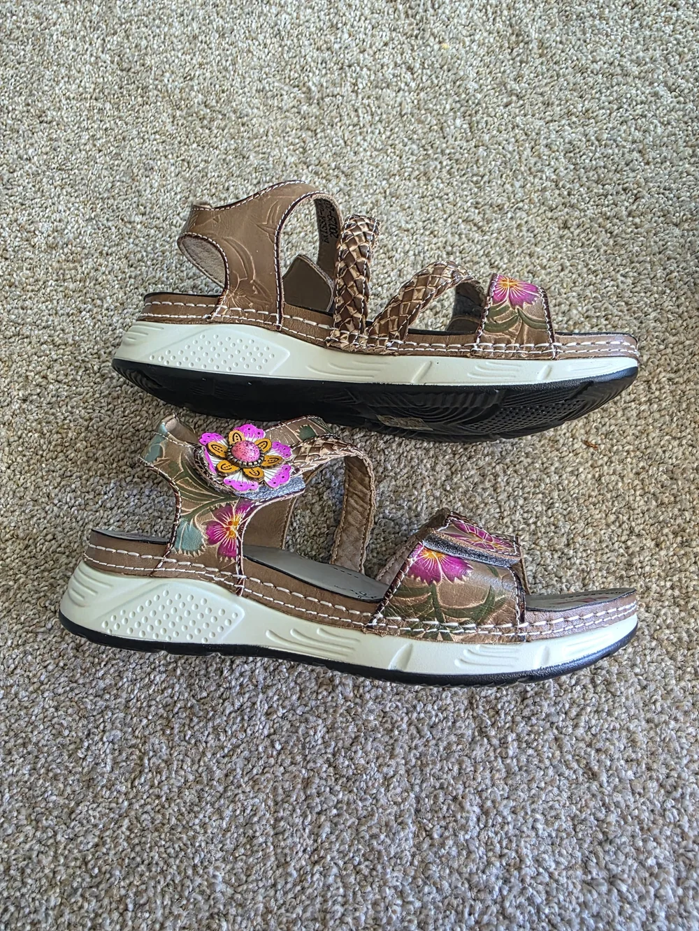 L'artiste Brissa-Grym Strapy Sandal Size 37 NIB Multicolor Comfort Artsy Hippie